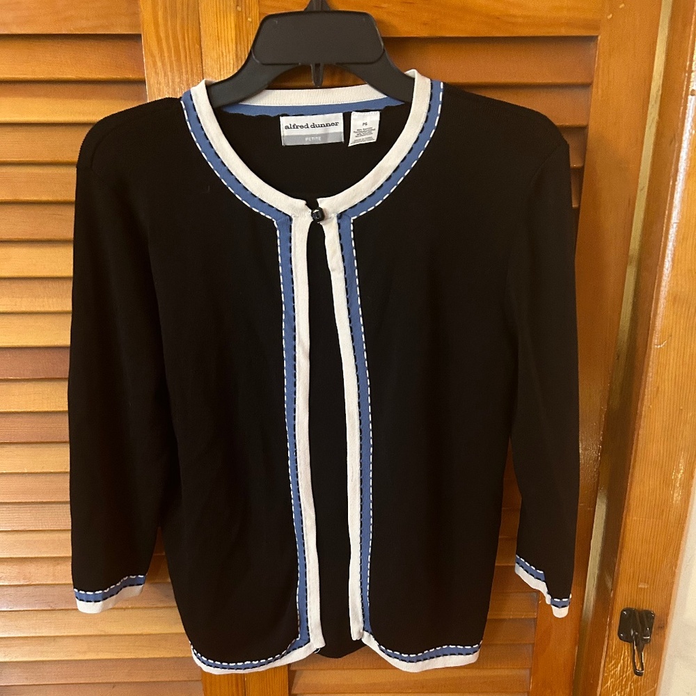 Alfred Dunner black long sleeve sweater like top that is 2 In 1.